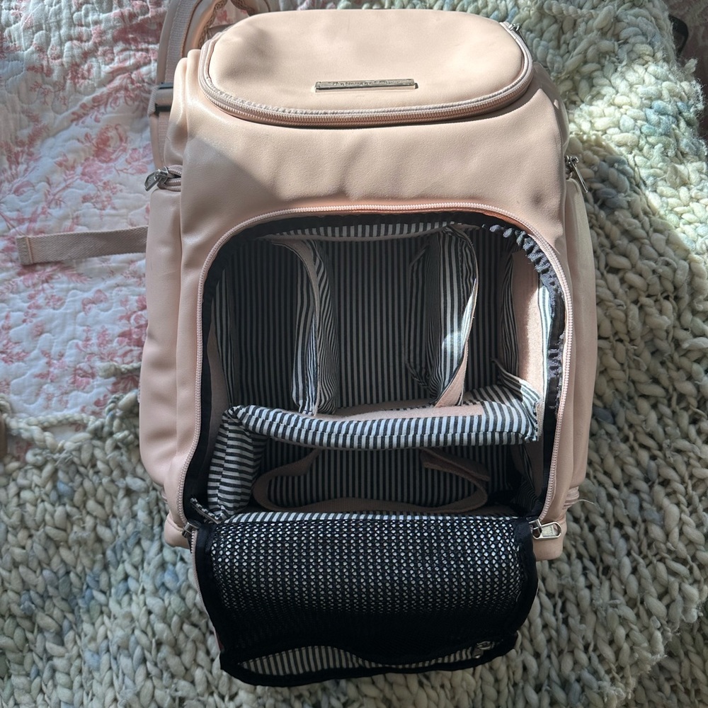 Camera Backpack - Picture 4 of 6